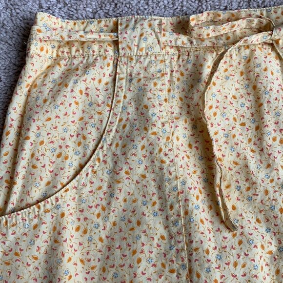 Vintage American Eagle Outfitters Ditzy printed Yellow Flower Print Skirt size 4 - Picture 3 of 9